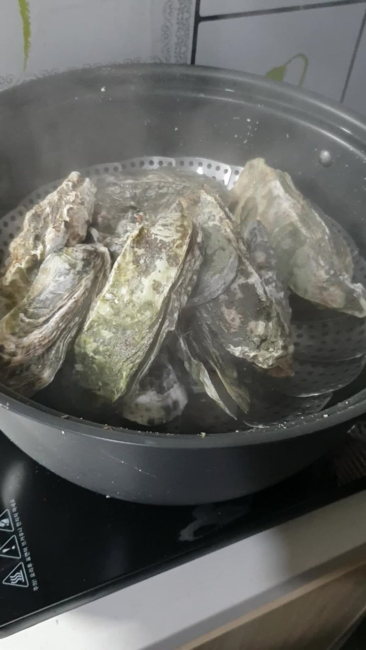  석화가 제철이죠. 음식은 역시 제철음식이 최고~