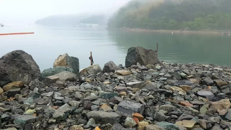  해무를 가득 품은 바다