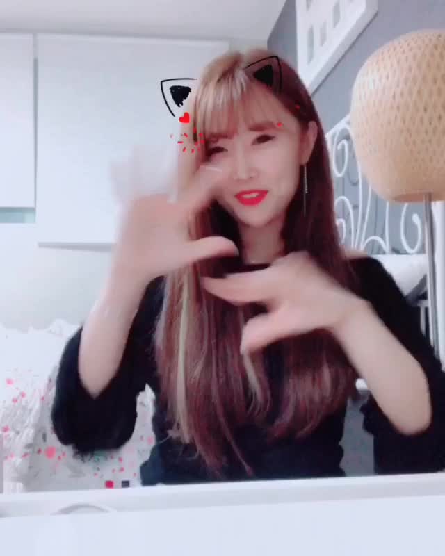  틱톡 영상을 찍어요