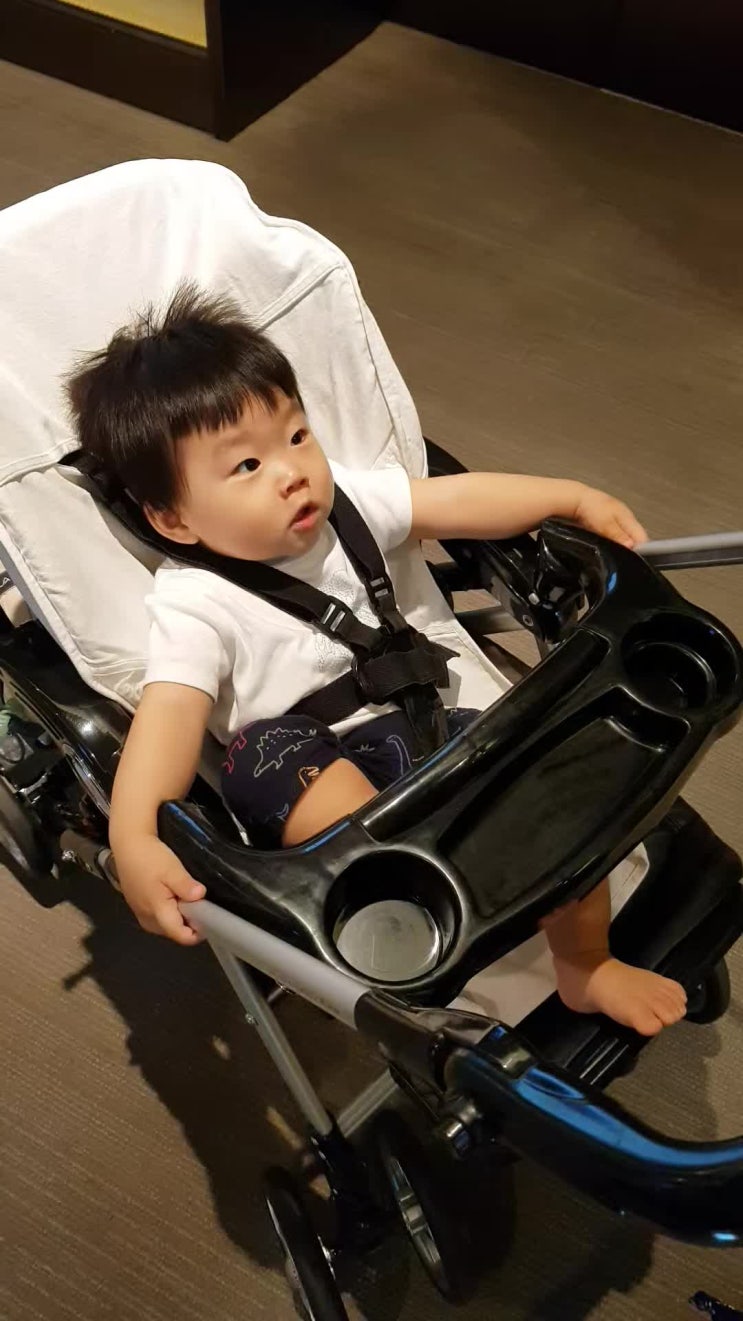  10개월 아기와 '롯데월드몰' 나들이 , 그리고 유모차 및 유아휴게실 이야기