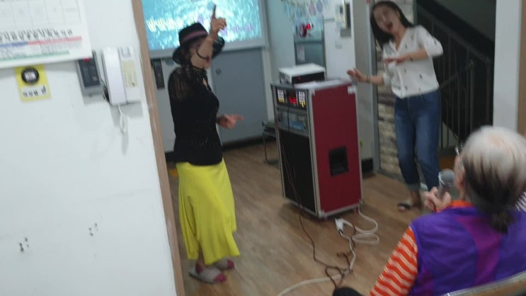  오늘  3군데  요양원  수업하고  고양시립합창단  공연을 관람하였다.