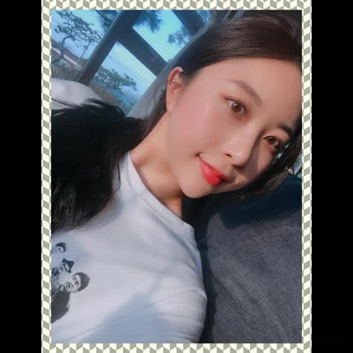  사각턱축소 계란형이 돋보여요
