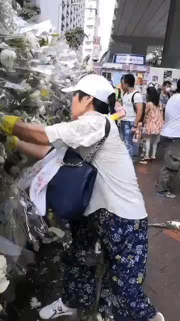  홍콩 죽은자를 위한 추모 공간을 망가뜨리는 사람들