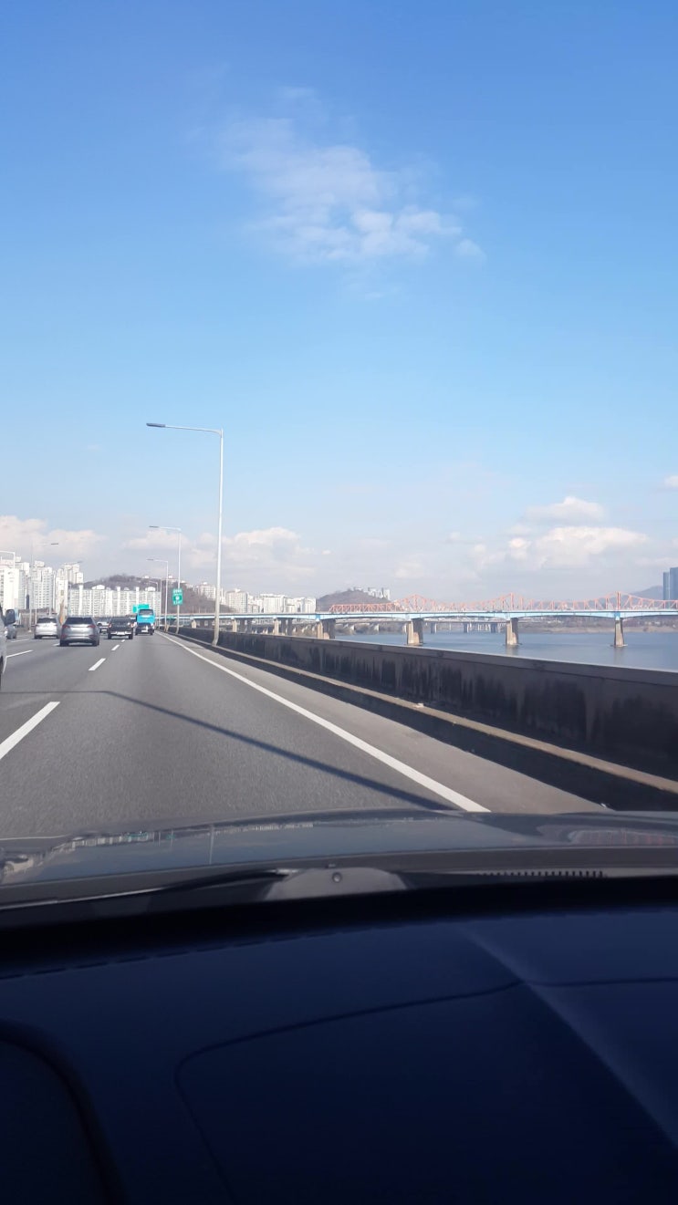  서울 어딘가... 하늘 좋고, 산 새 멋지고,길 만 안막힘 좋은데