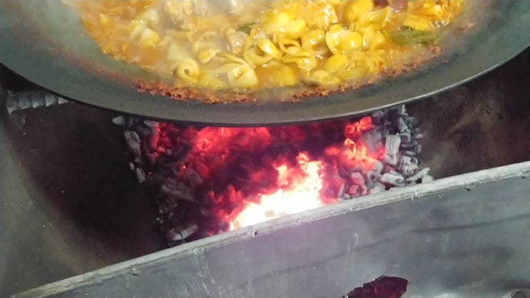 솥뚜껑닭볶음탕 - 가평 산골농원 (방송에 나왔다던데.. 솔직한 맛리뷰)