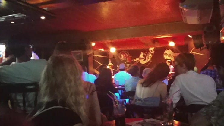  쿠바 아바나 베다도의 재즈클럽 여우와 까마귀(Jazz Club La Zorra Y El Cuervo)