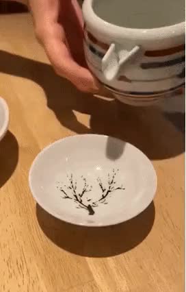  꽃이피는 찻잔