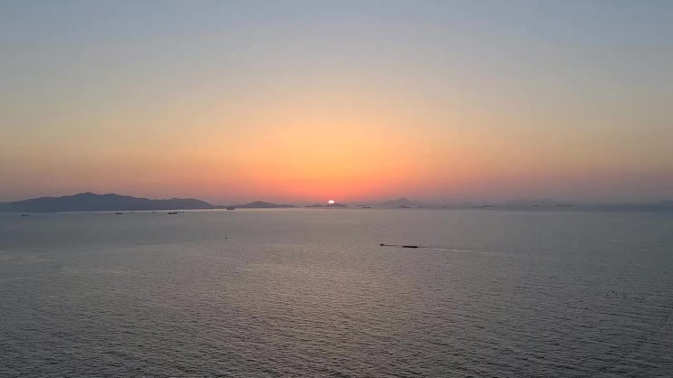  드론으로 바라본 여수 돌산 명소 향일암, 공짜로 보는 일출 영상