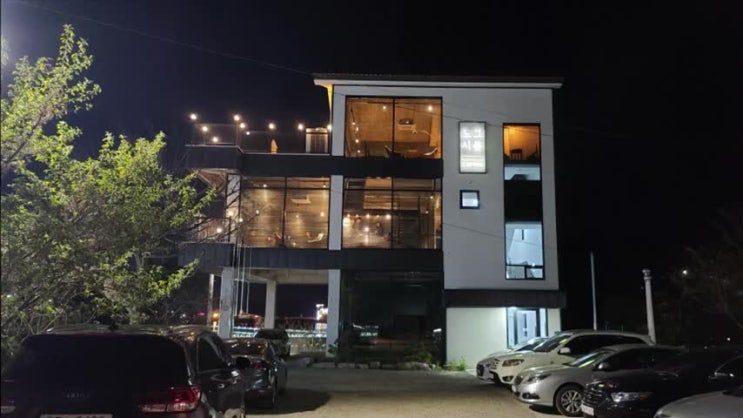  전주 느그시봄 카페에서 연인끼리 데이트 하고 아중저수지 데크 산책하기