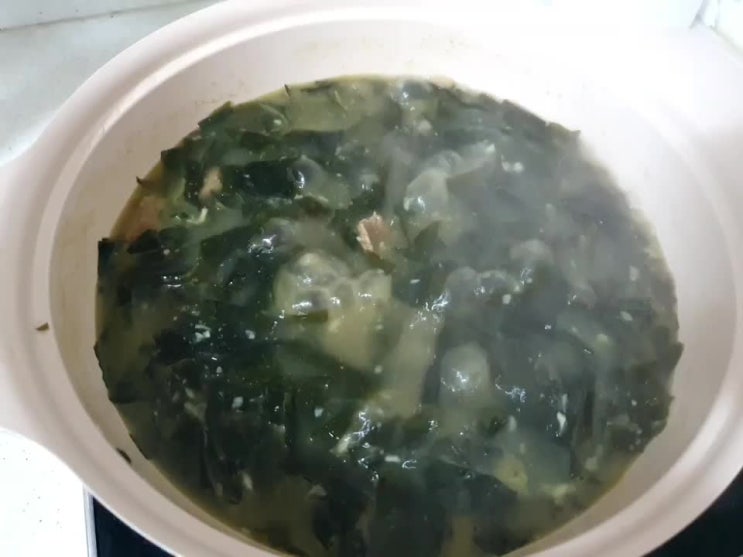  미네의 간단한 자취요리 : 정성가득 생일 미역국 끓이기