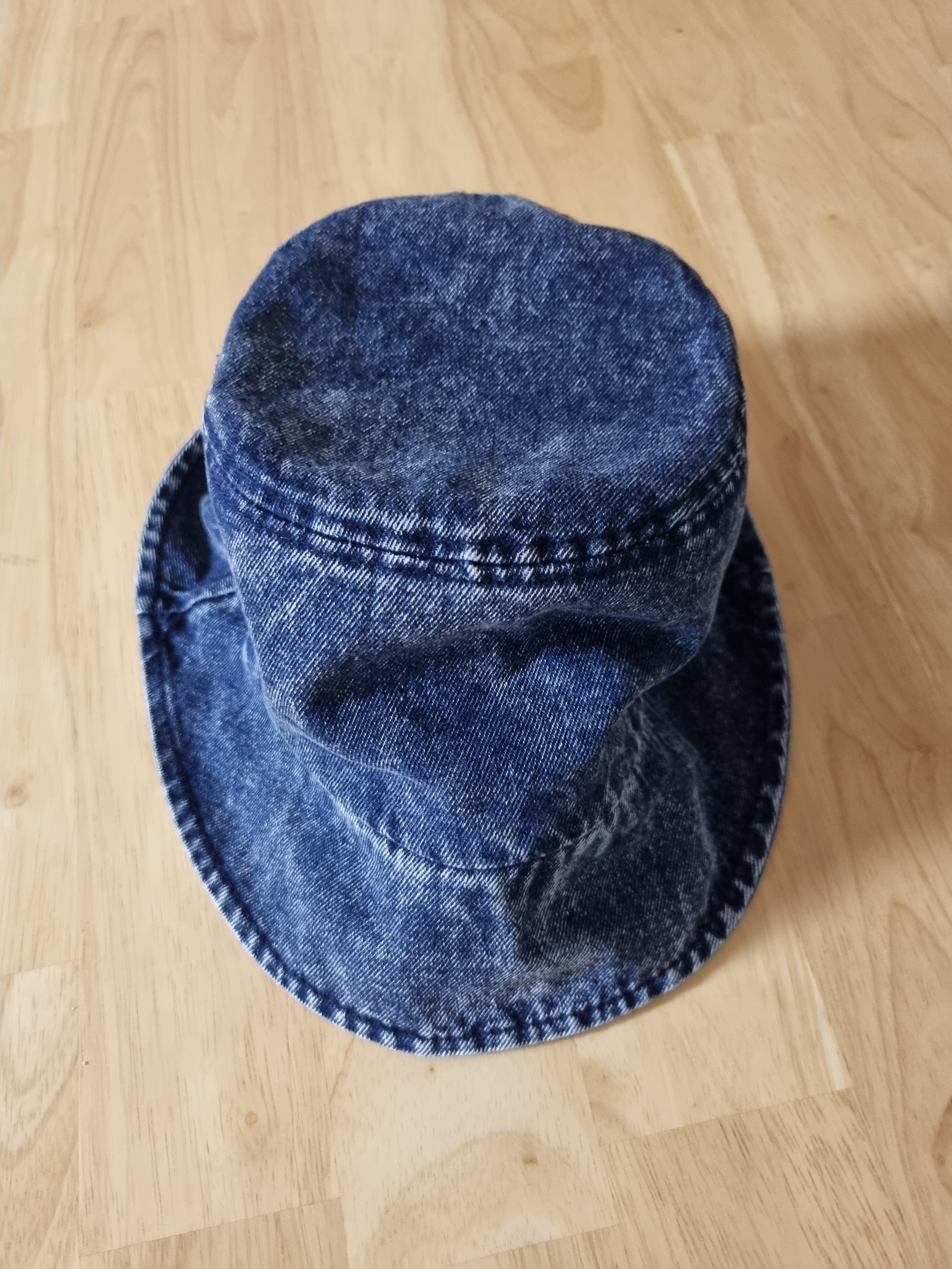 Item UNIVERSAL CHEMISTRY Washing Dark Denim Bucket Hat | GVG