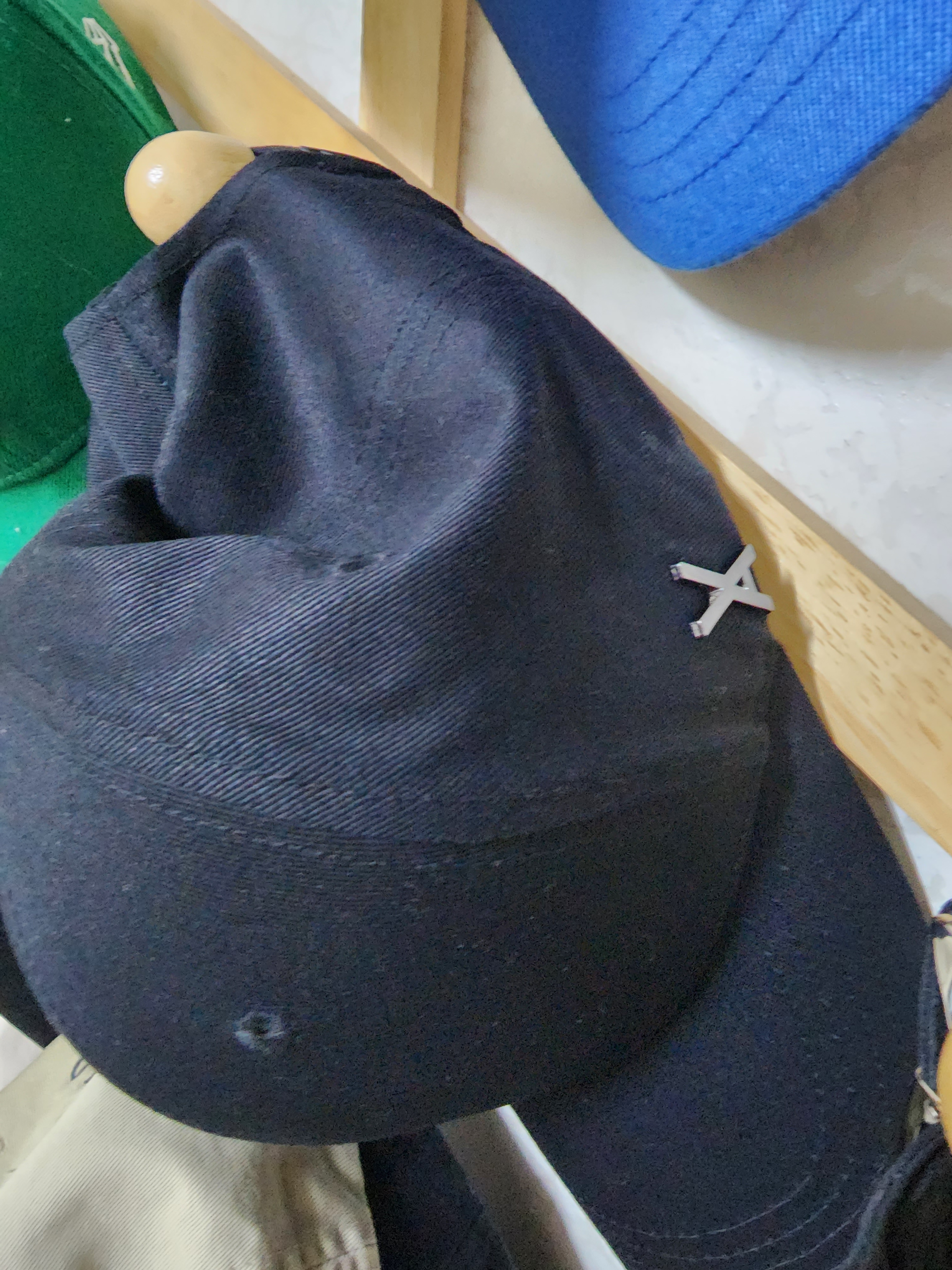 Varzar ロゴベースボールキャップブラック (Stray Kids着用) Stray kidsのメンバーが着用した帽子特集｜VARZARのパーソナル