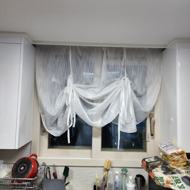 별로... 기능적이기보단 장식품같네요. 가정집 용도는 아닌듯