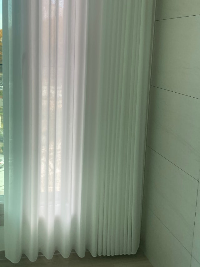 셀프 설치라 걱정했늗데 질감이며 커튼이 너무 예쁘고 깔끔해요