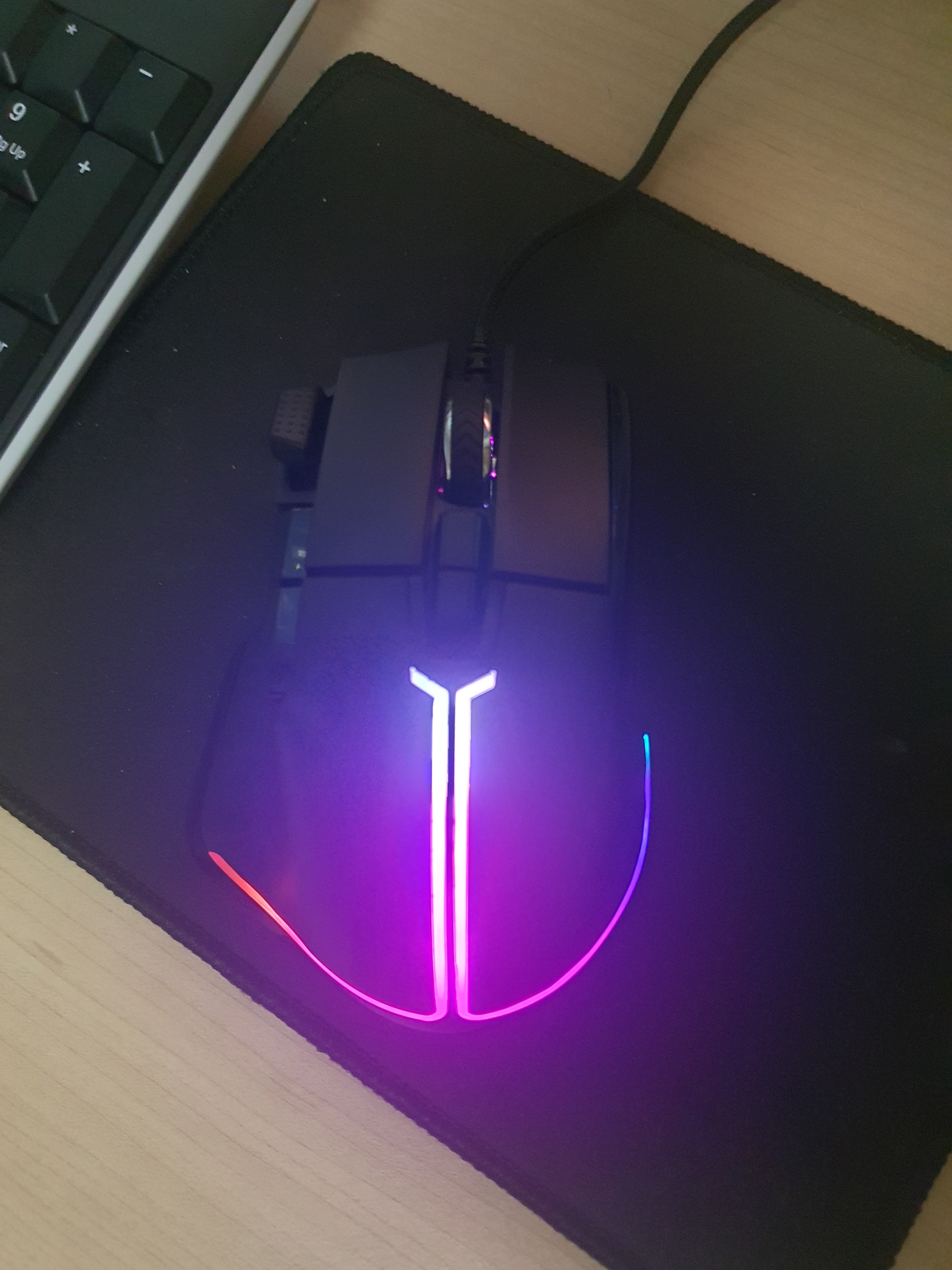 에이투 AG0103 고감도 RGB 유선 USB 게이밍 마우스 컴퓨터 PC 노트북