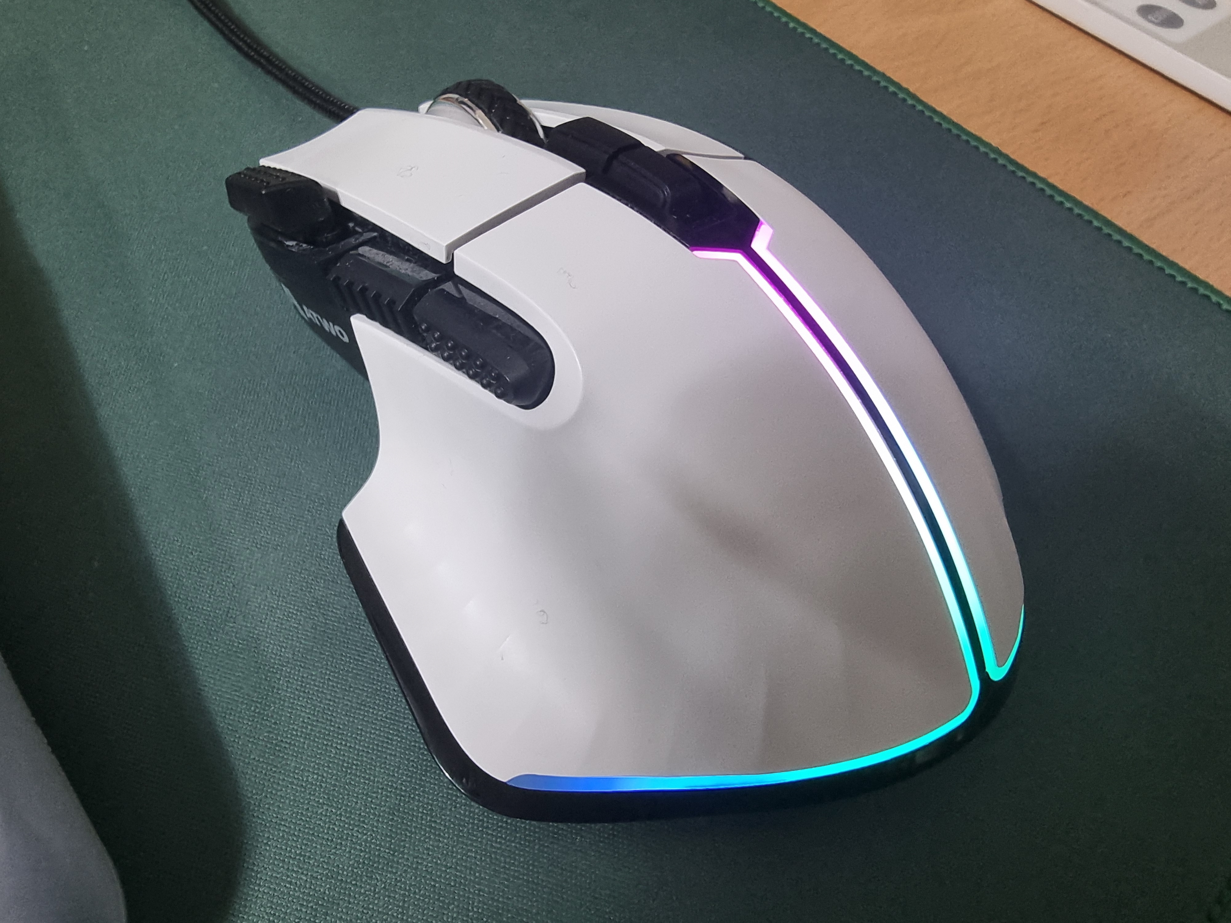 에이투 AG0103 고감도 RGB 유선 USB 게이밍 마우스 컴퓨터 PC 노트북