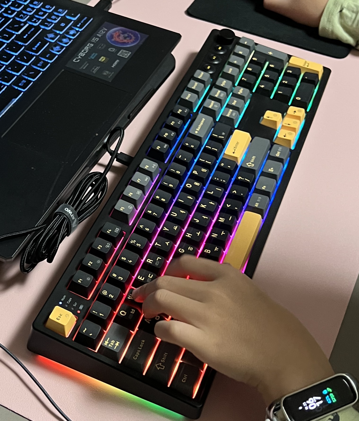 에이투 GK5 프로 유무선 게이밍키보드 LED 기계식 USB 풀배열 발로란트 오버워치 GK5PRO 오테뮤 그레이축