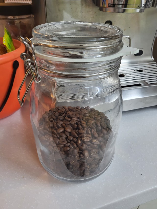 미디움 로스팅이라 해서 구매했는데 상당히 라이...