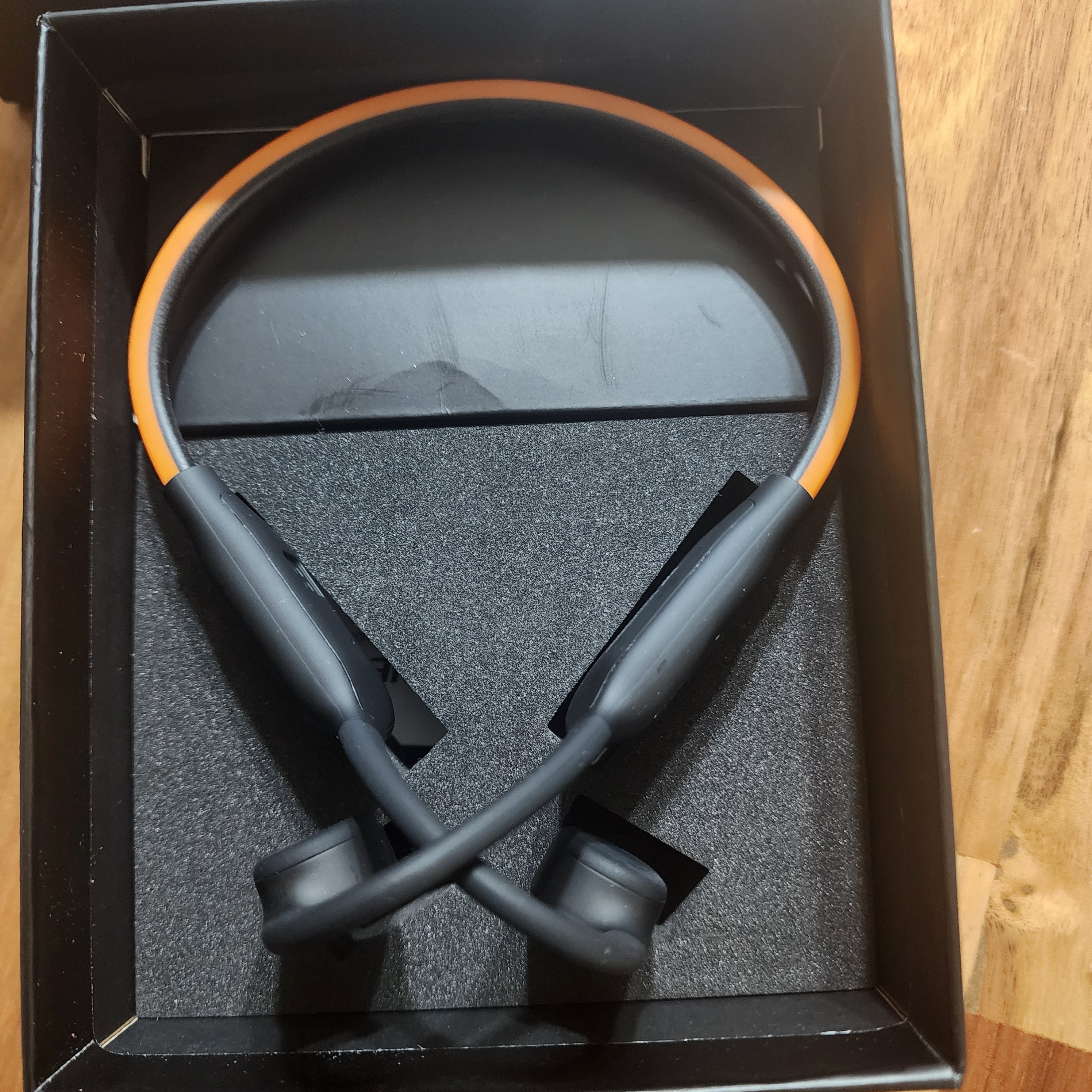에이투 본네온 초경량 LED 골전도 블루투스 이어폰 MP3 탑재 완전방수 IPX7 BONE NEON