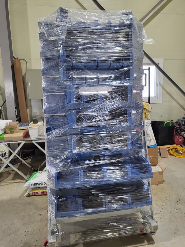 처음에 물건이 아예 다른 상품이 옴. 다음 날 배송 해 준다고 했는데 그...