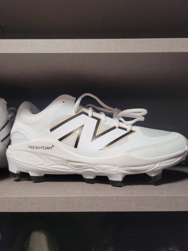 발벌이 넓고 큰 편이라 평소에도 운동화 1사이즈 업해서 신습니다. 일반 ...