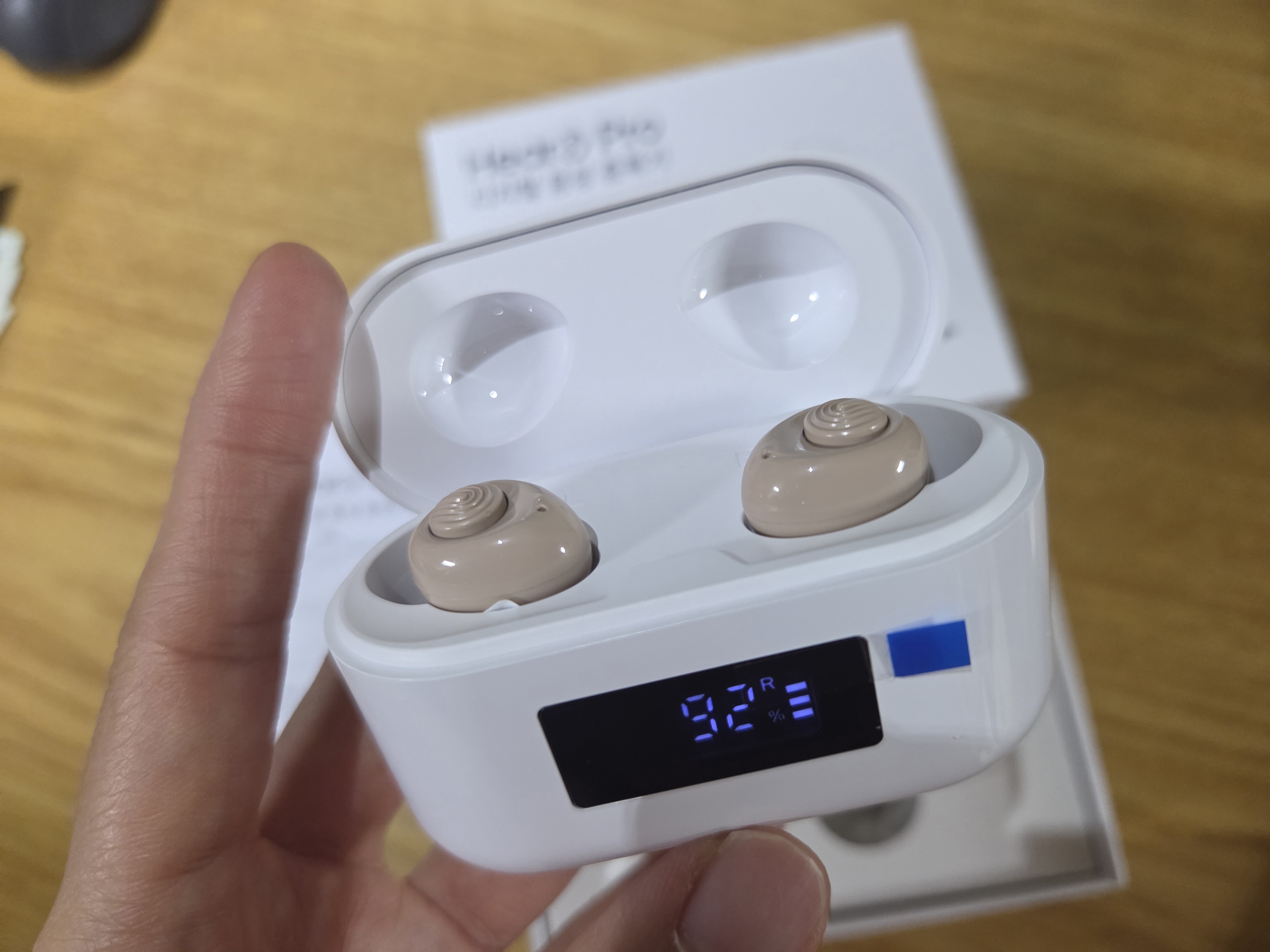 에이투 히어로 프로 미국 FDA 등록 초소형 초경량 2.9g 귓속형 디지털 음성증폭기 충전식 6단계 증폭 조절 부모님 선물 청력 보조기 HearO Pro
