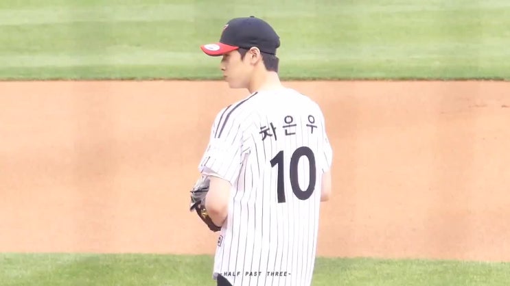 차은우]170802 LG 트윈스 <b>차은우 시구</b> 영상 & 사진