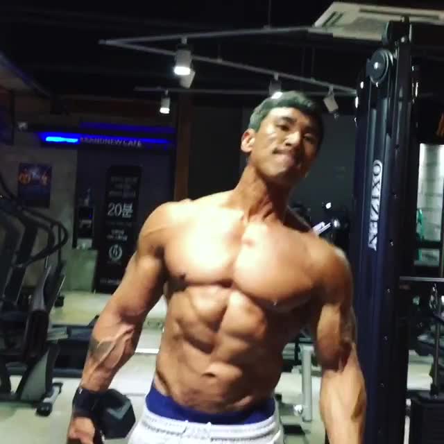  의정부휘트니스 의정부피티 [1등 간지PT샵 브랜뉴핏] 대표님 얼터네이트 덤벨컬 모습