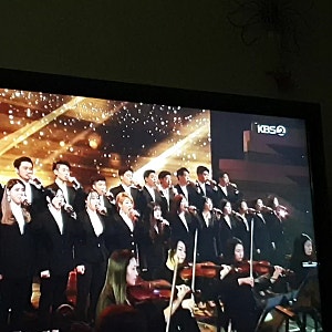 Park Hyun Bin and his brother appeared on 'Immortal Songs' performing 'With Love'.