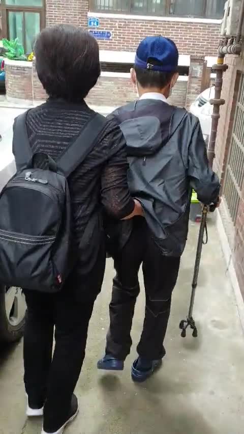  노인돌봄 요양보호사 어르신과의 병원동행 아리아케어 마포성산센터