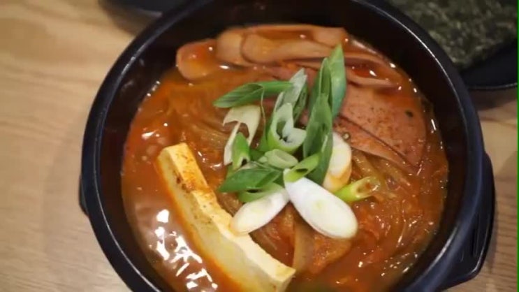  동백역 맛집/감기기운 쏙 들어가는 칼칼한 교 김치찌개