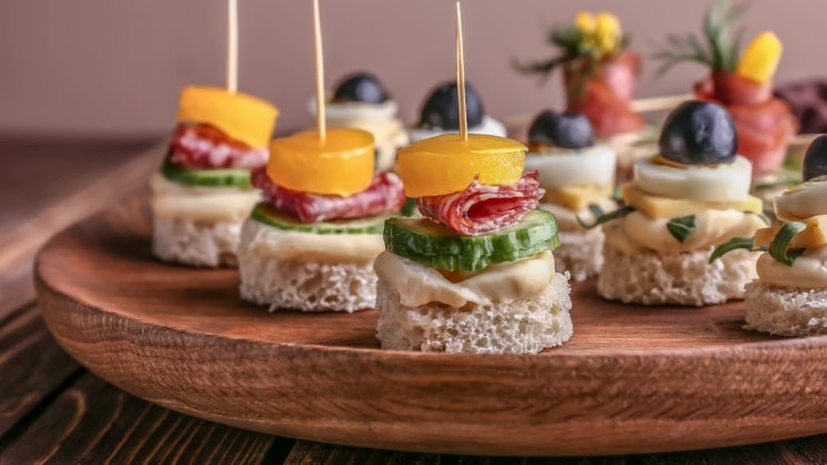  카나페란 무엇인가? (Canape 요리 방법 소개 조사, 요리법 발전 구성요소 BASE BODY Garnish Spread Buttter, 만들 때 유의사항 주의사항, 메뉴 종류)