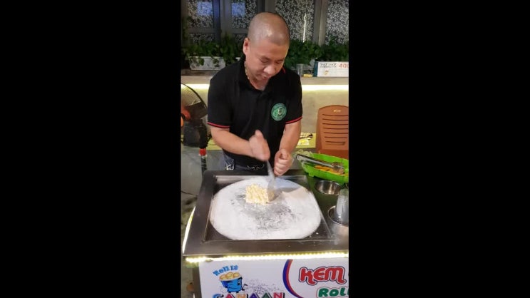  하노이에 가면 꼭 맛봐야 할 철판 과일맛 아이스크림