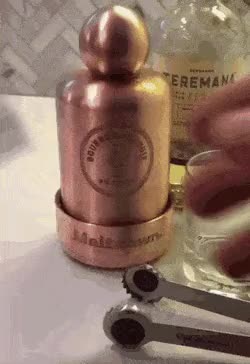  동그란 얼음을 만들어주는 도구