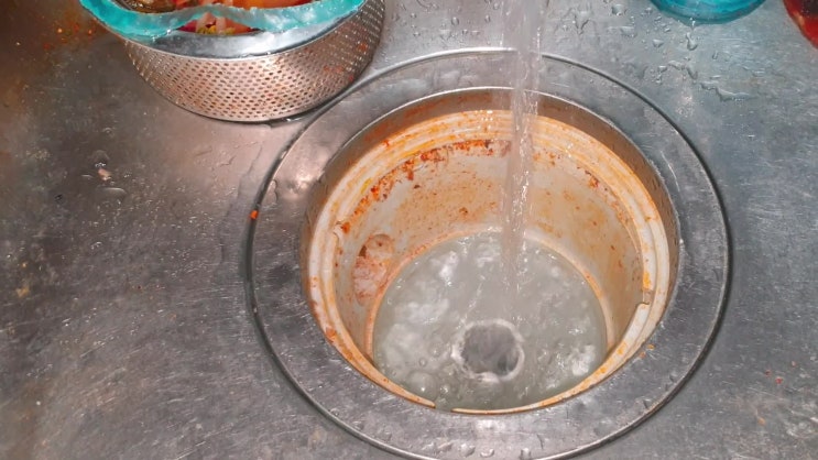  영화동 송죽동 하수구막힘 조원동 연무동 욕실 싱크대뚫는곳 시공 과정
