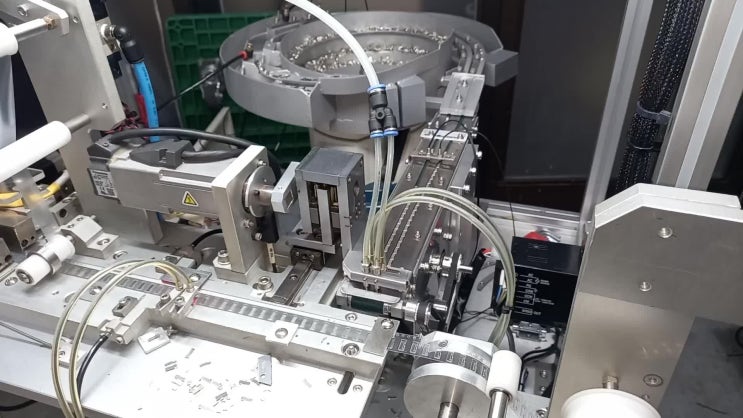  볼피더 공급 컨베어 이송 자동 Reel Taping Machine