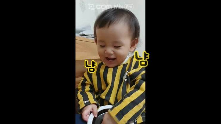  먹는 척 연기하는 규리니