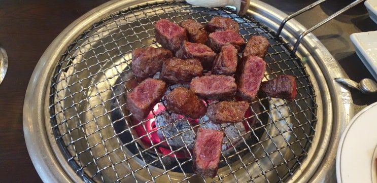  [리뷰볼래] 청담동 맛집 "영천영화 한우 채끝등심과 육회"