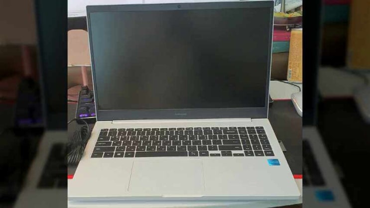  플러스2 노트북 NT550XDZ-AD2AW 예쁘고 저렴해요~