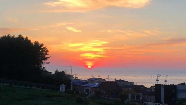  저녁노을 고운 해가 울릉도 바다에 빠지는 영상