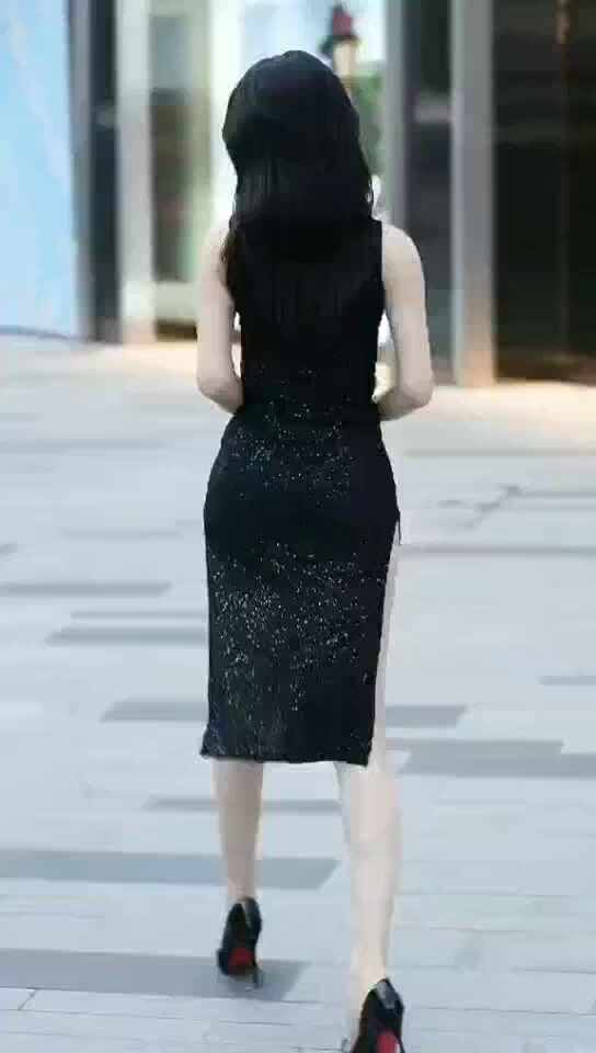  대륙 찟원피스입고 돌아다보니 얼굴도 이쁘네요~ 후방주의
