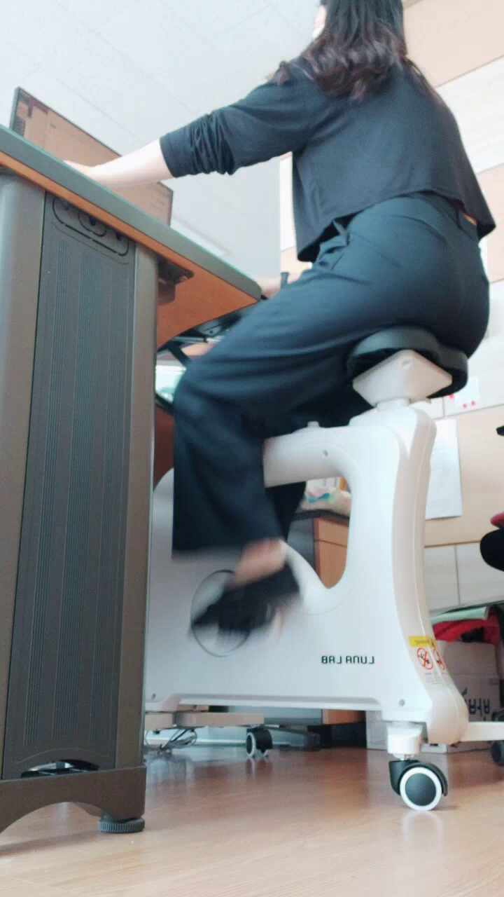  루나랩 자전거 슬림바이크 운동부터 업무까지 1석2조 홈트레이닝 추천!