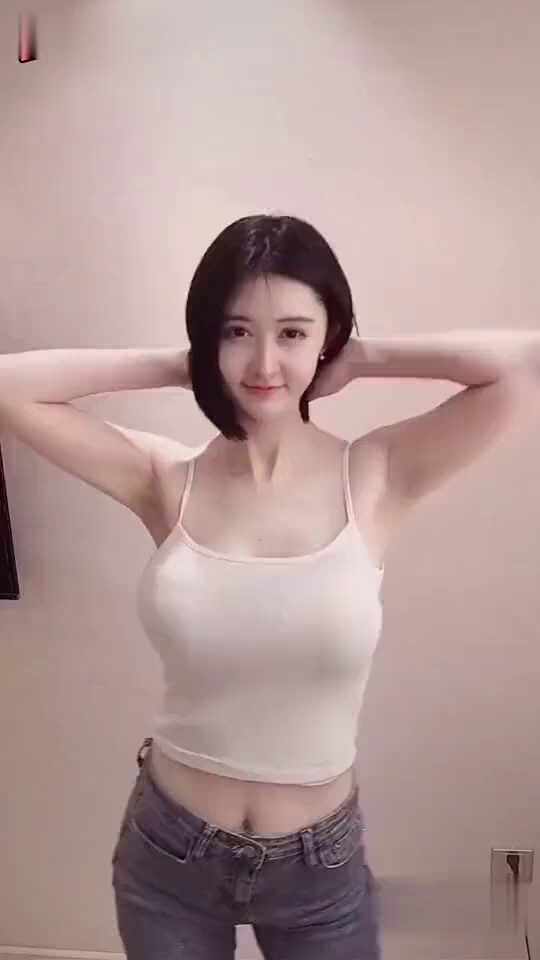  미녀 bj가 나시티만 입고 추는 살랑살랑 댄스~