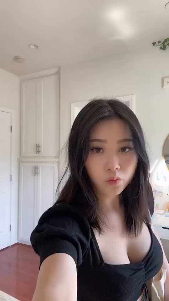  인기bj 가슴골 노출 은꼴주의