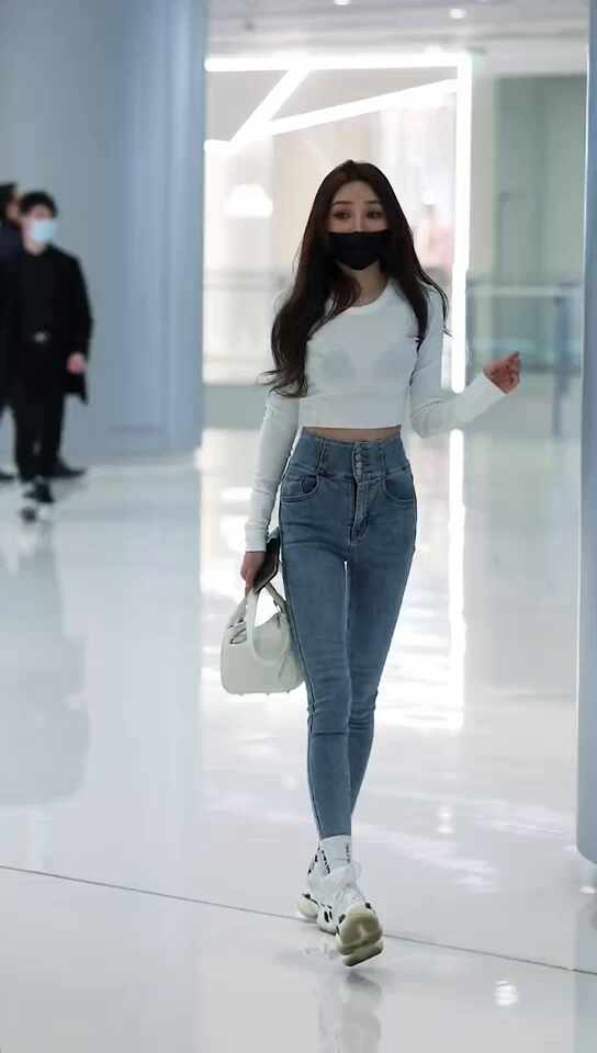  남자들의 희망사항 청바지에 흰티만 입어도 이쁜 여자