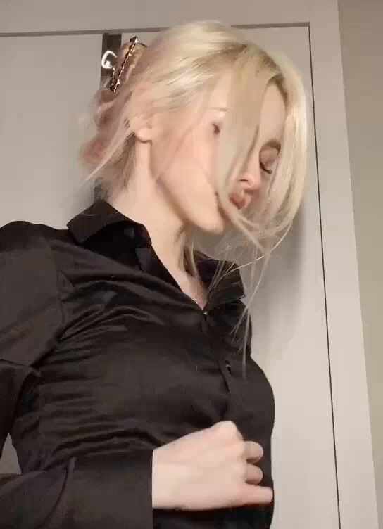  골 때리는 그녀들 섹시블랙 블라우스 금발미녀
