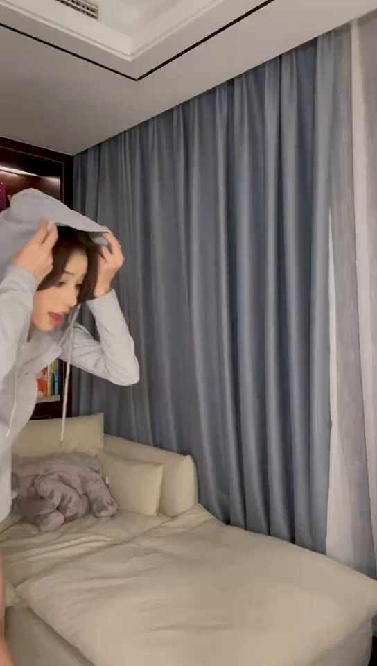  미모의 일반인 섹시댄스 와중에 윗옷 들어올리는데... ㅗㅜㅑ