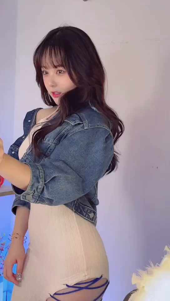  육덕녀가 섹시하지 말란법 있어? 베이글녀의 눈웃음에 빠져보실