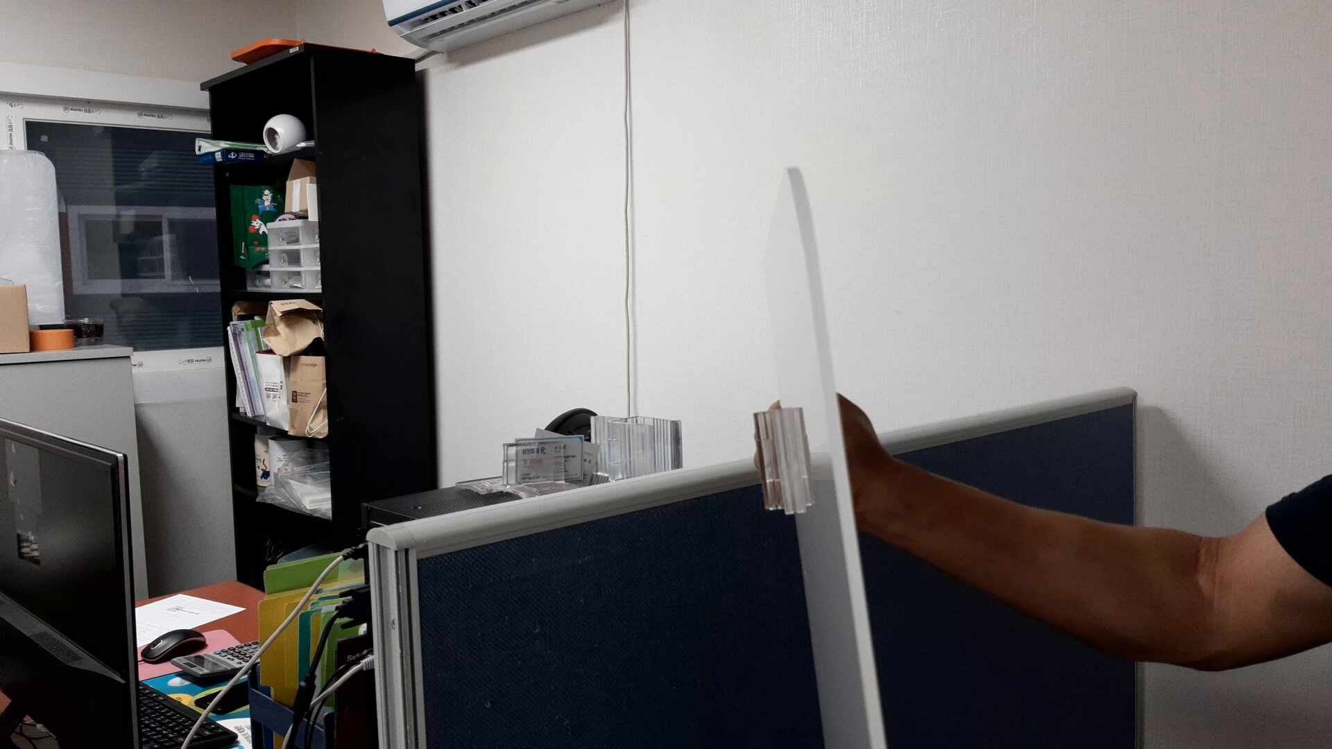 파티션 연장 가림막 간편한 설치 및 흔들리지 않고 튼튼하게 고정되는 테스트 영상