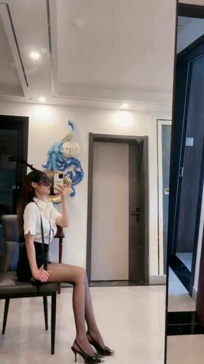 토끼머리띠에 가면까지 쓰고 섹시한 분위기, 글래머 섹시녀